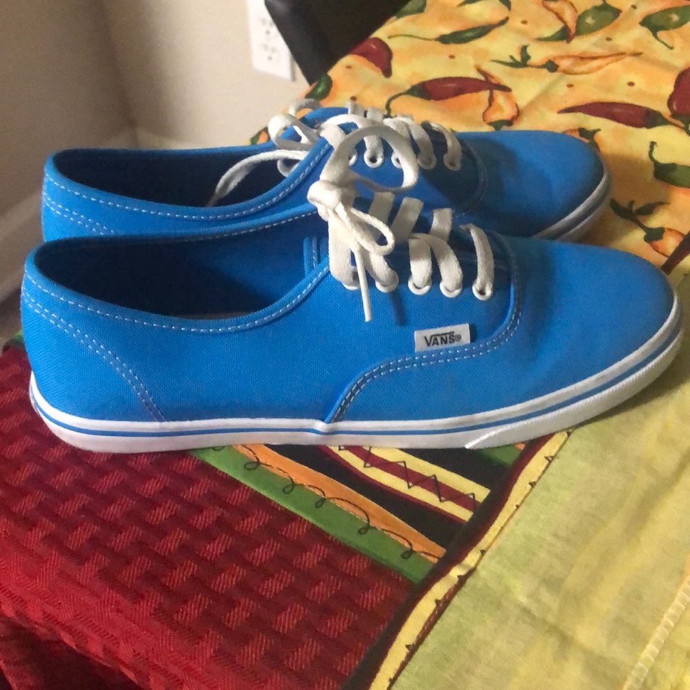 Vans Classic Lo Pros Women’s Size 7.5 Light Blue